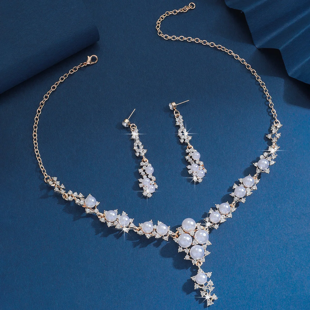 Комплект женских ювелирных изделий из 3 предметов