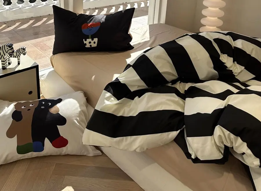 Женский комплект постельного белья с черными полосками двойной полный