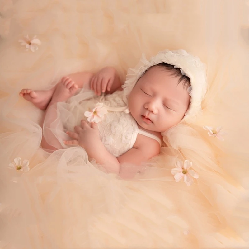 Привлекательный комплект из 2 комплектов кружевной шляпы и платья для маленьких