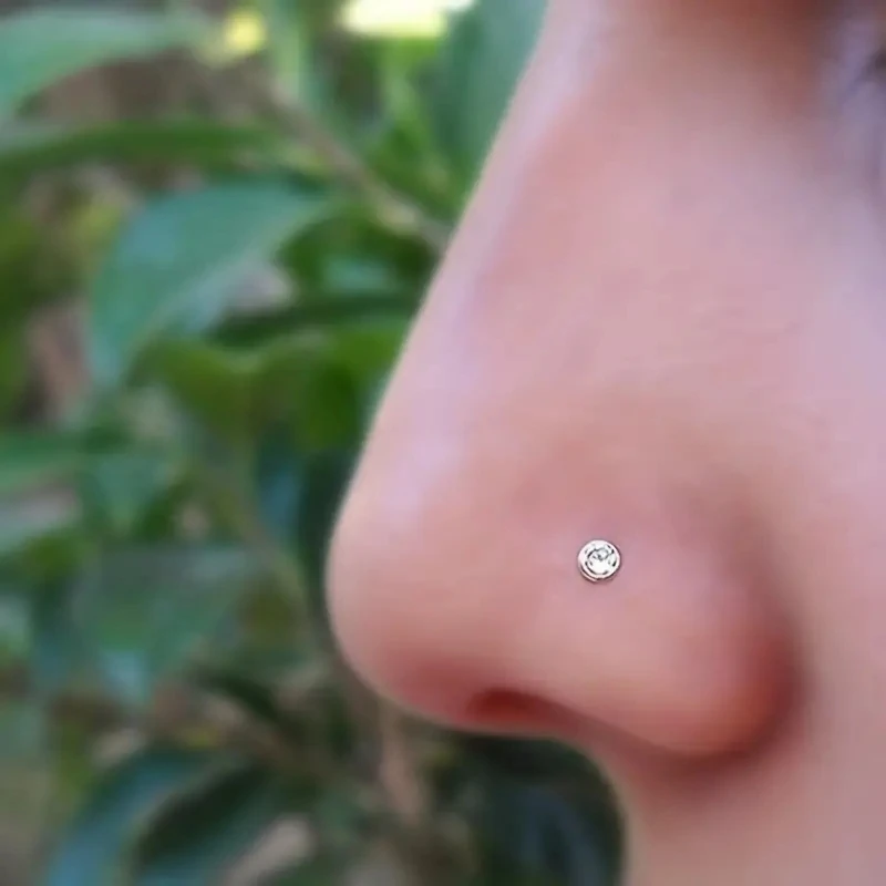 сережки в крыло носа. пирсинг капелька. пирсинг капелька. гвоздики для пирсинга носа. пирсинг капелька.