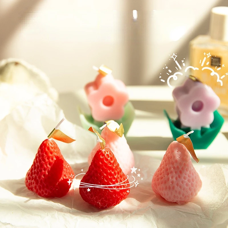 

Handmade Home Decoration Aromatherapy Strawberry Candle Shooting Props Scene Decoration Flower Candle 2PCs
