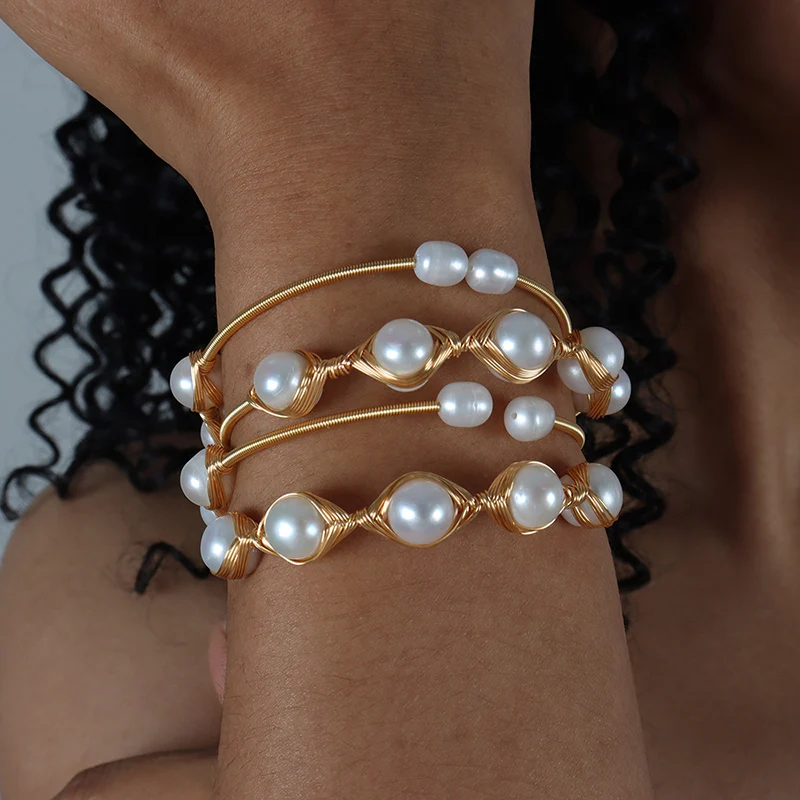 

Personalized Women's Brass Material Bracelet Fashion Contrast Color Design Baroque Freshwater Pearl Cord Bracelet for Women