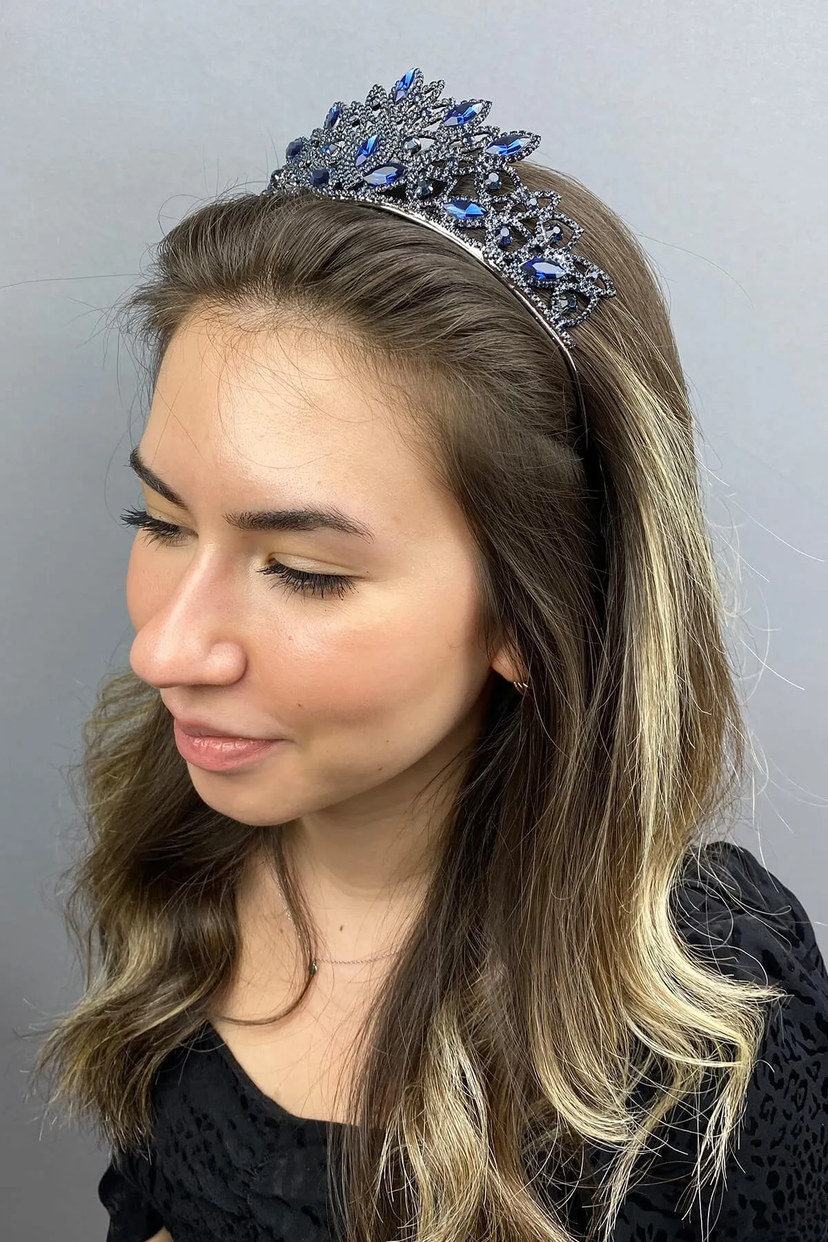 

Свадебная Корона из хны темно-синего неба