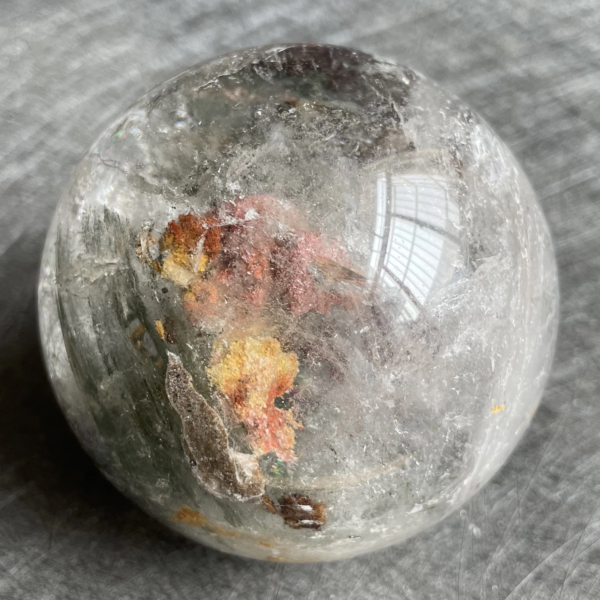 

Натуральный хрустальный шар 505 г, зеленая фантомная Сфера, камень для украшения камней, шероховатый полированный кварцевый камень для лечен...