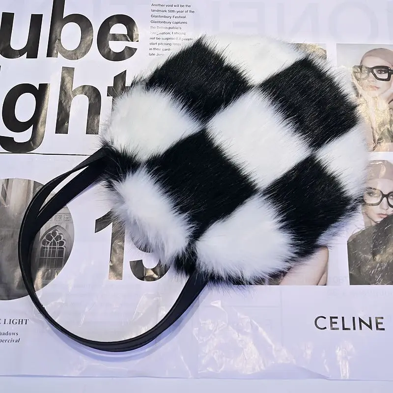 

2022 Winter Down Round Shape Fashion Handbag For Women Luxury Designer Brand Cute Checker Candy Party Disco Queen Bag New Felt