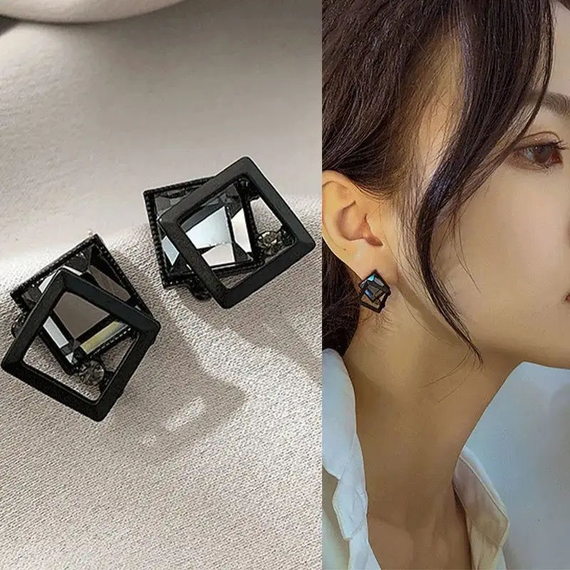 

2022 New Fashion Overlap Black Crystal Square Earrings for Woman Black Overlap Square Stud Earrings Wedding Jewelry Wholesale