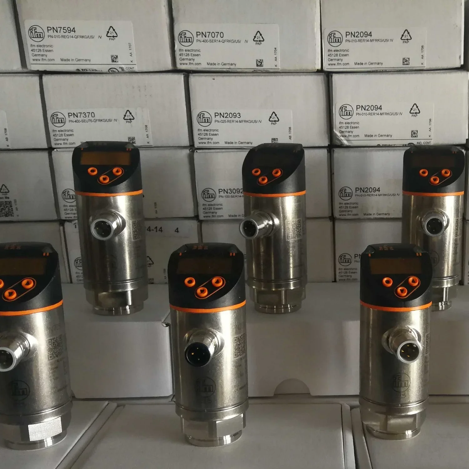Фото Оригинальные ультразвуковые датчики IFM IP67 M12, PNP, диффузного отражения, UGT510, с диапазоном обнаружения 150-1600 мм №4
