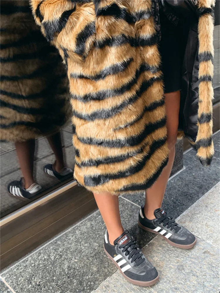 Tiger Stripe Fur Coat Long 2022 Autumn Winter New Fashion Loose Streetwear Lapel Long Sleeve Faux Fur Jackets Female Clothing