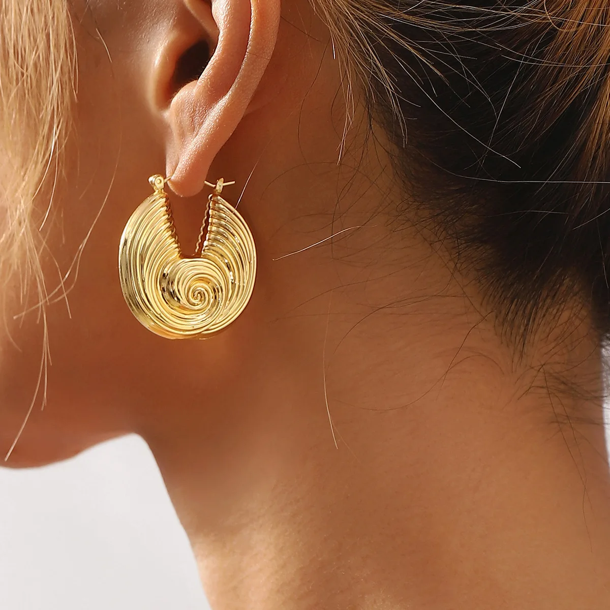 Женские серьги в виде ракушек сережки золотого цвета стиле бохо Необычные