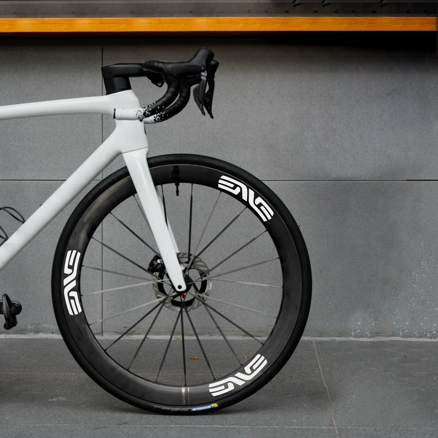 Наклейки на колеса для шоссейного велосипеда ENVE Pogacar Tour de France Champion Limited Edition, белые, водонепроницаемые и устойчивые к УФ-излучению наклейки на обода. (art.: 3920db65ee143) - 3920db65ee143