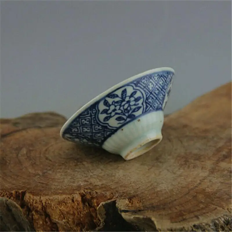 

Китайская сине-белая фарфоровая чашка в форме цветка Цин Gongfu 2,83 дюйма