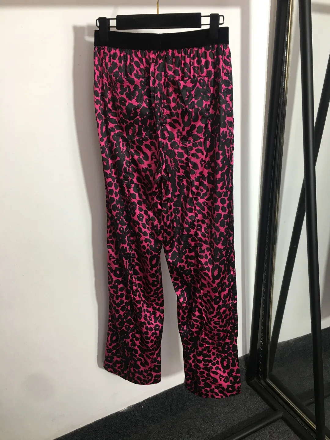 Рисунок 2 - Новинка 2023, рубашка-поло с леопардовым