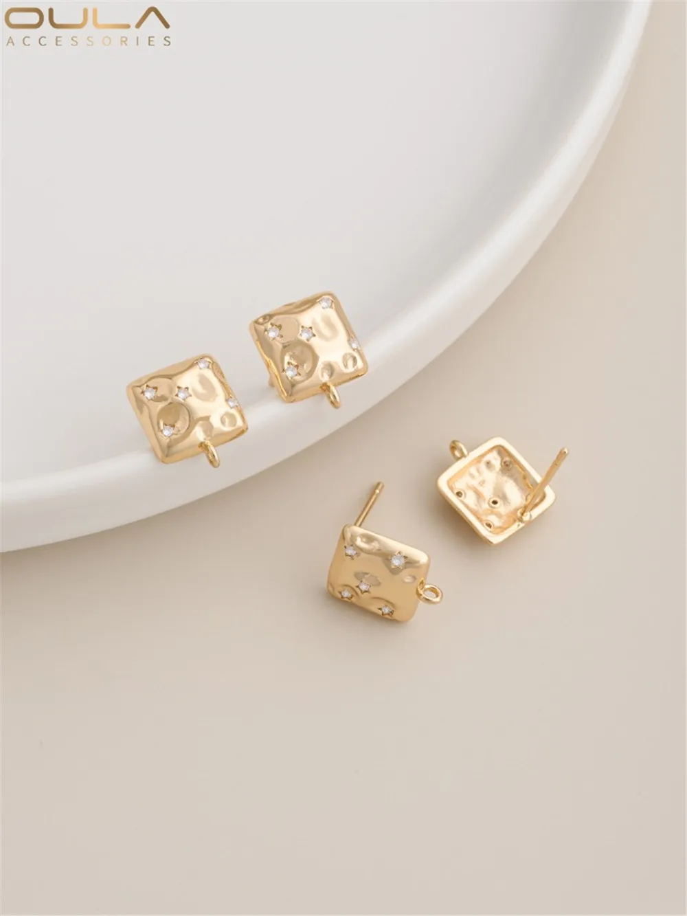 Серьги из серебра 925 пробы 14 к в упаковке золотого цвета лавовый маленький камень