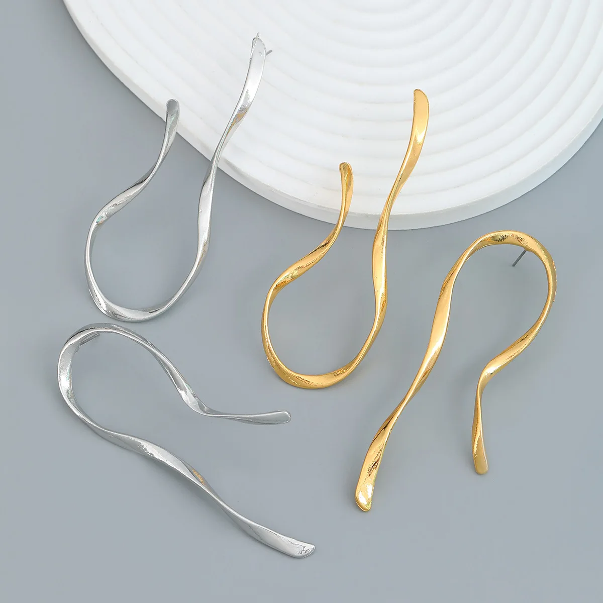 

JURAN 2023 New Fashion Design Irregular Metal U-shaped Dangle Earrings For Women Statement Simple Party Jewelry Gifts