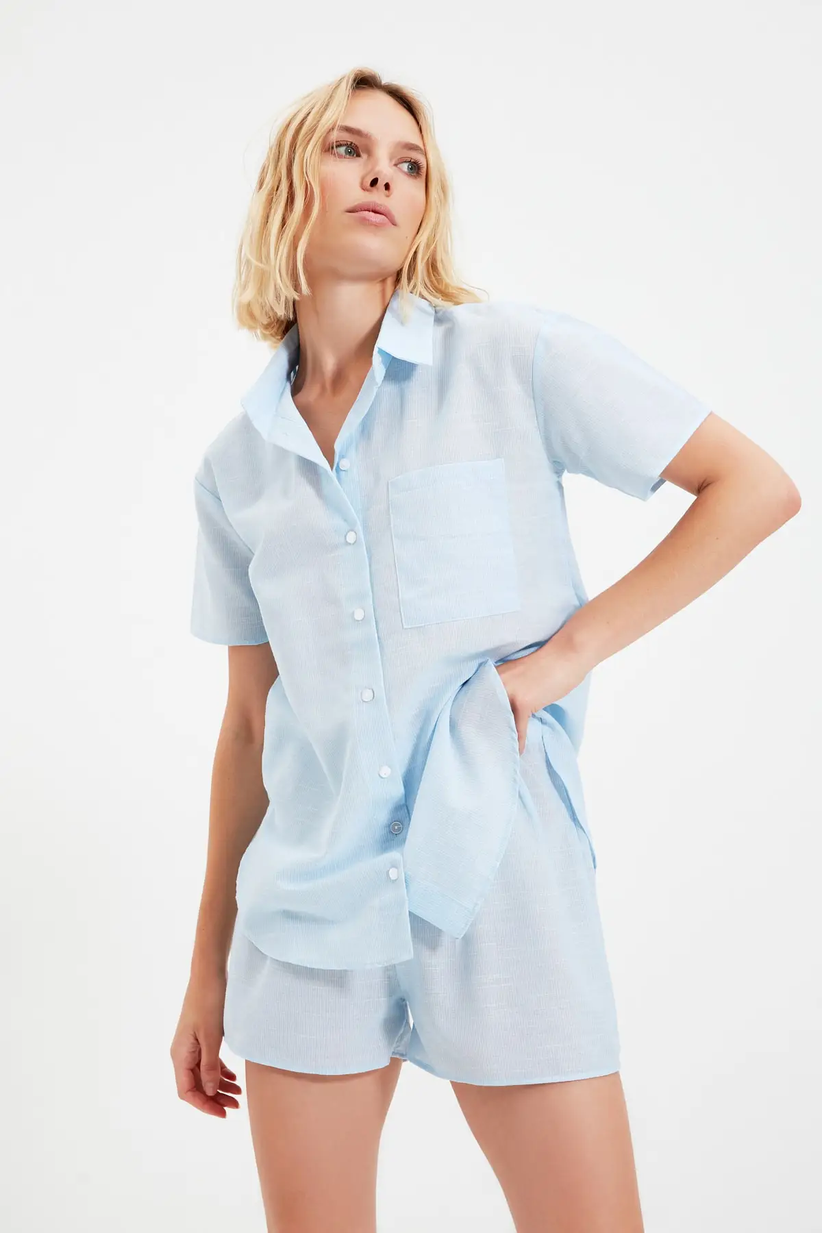 

Trendyol Woven Pajamas set THMAW22PT0001