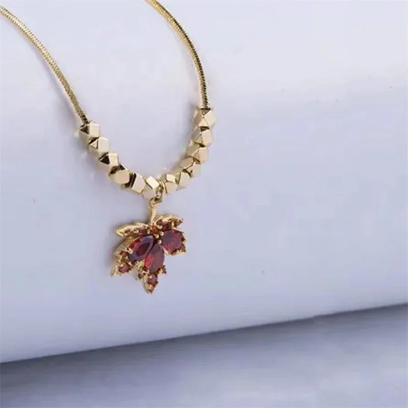 

Luxury Red Maple Leaf Necklaces For Women Inlaid Red Zircon Elegant Clavicle Chain Nnecklace Party Jewelry Accessories