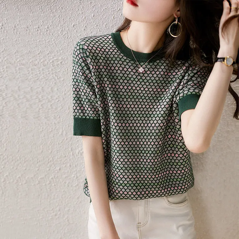 

2023 Women Summer New Contrasting Color Plaid T-shirt Female Round Neck Knitted Tees Tops Ladies Ice Silk Sweater T-shirt A119