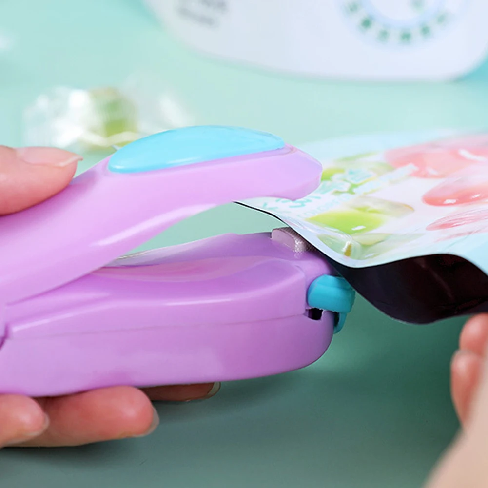 

Mini Vacuum Sealer Machine Moisture-proof Portable Food Vacuum Machine Household Bag Clips Handheld for Food Snack Kitchen Tools