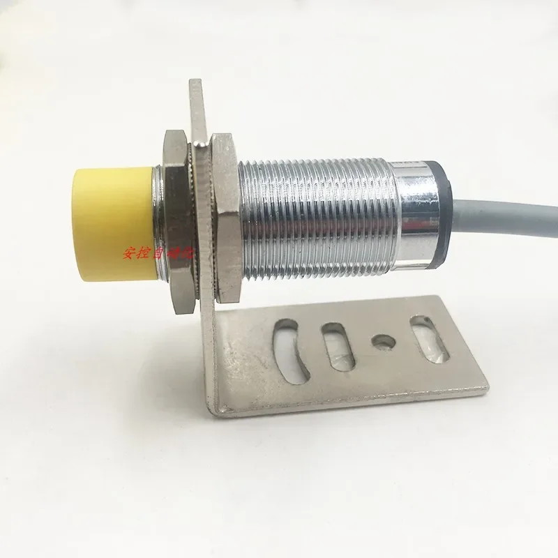 Индуктивный емкостный 4-проводной датчик Датчик дальности NI15U-M18M-VP6X приближения