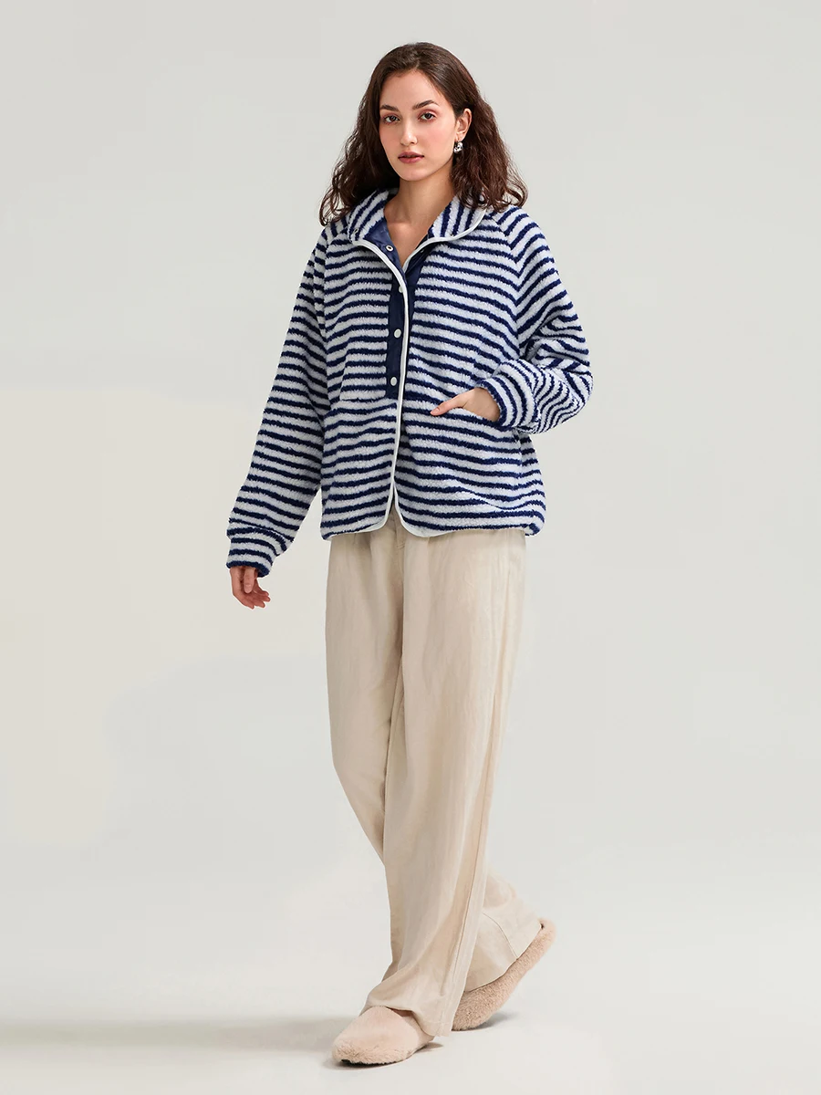 Женское винтажное пушистое пальто в клетку с высоким воротником на пуговицах и