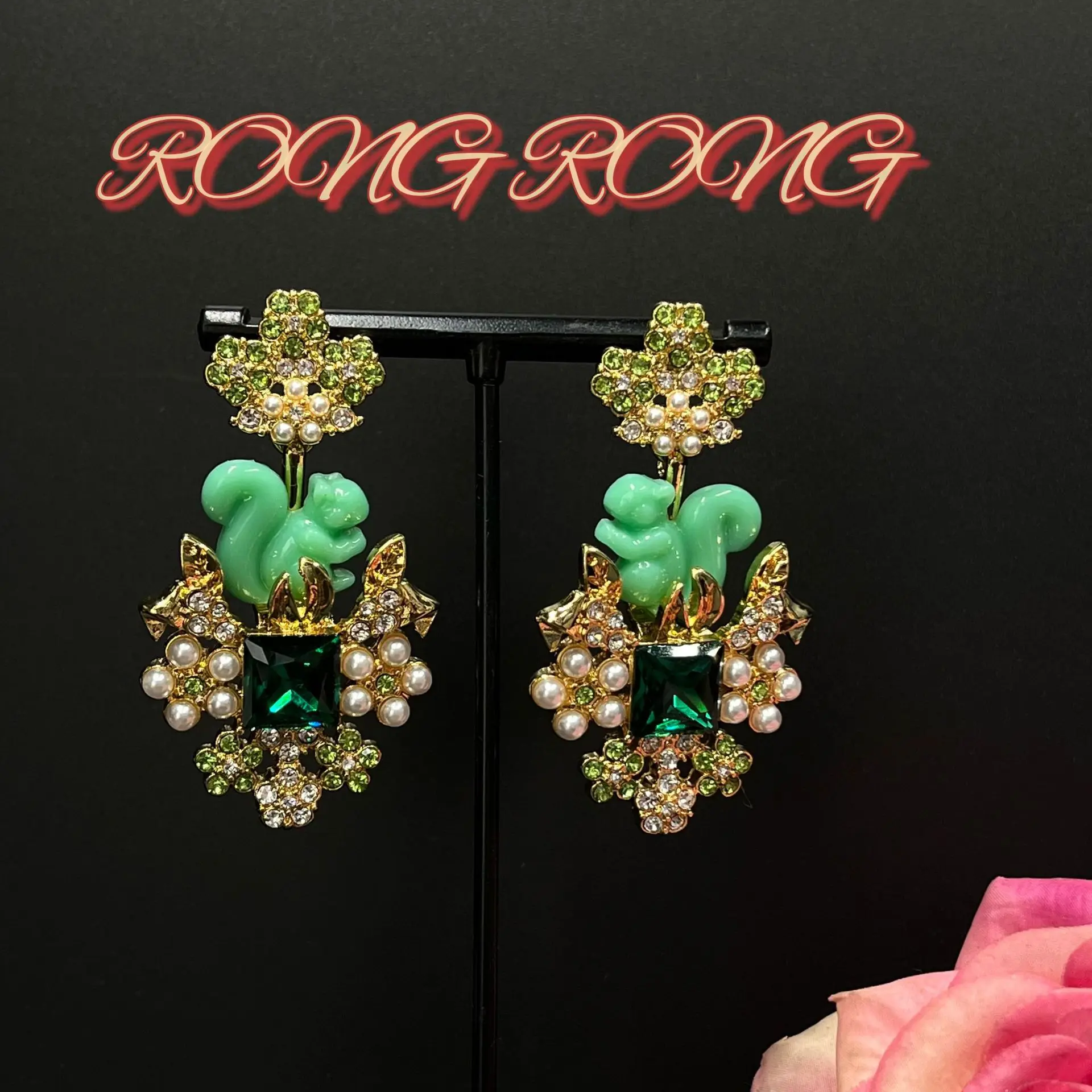 Циндао подержанные серьги с зеленой белкой цветком травой бриллиантами тяжелые