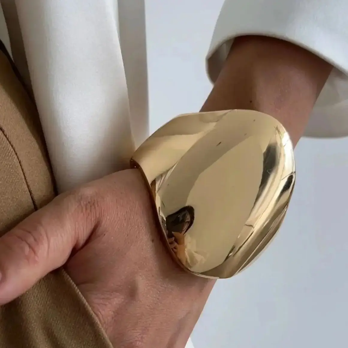 SHIXIN модный дизайн гладкий золотой цвет массивные пружинный браслеты для женщин