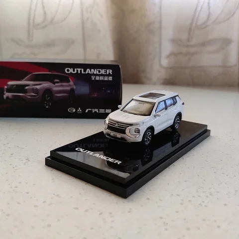 Bburago 1:64 OUTLANDER SUV 2023 металлическая модель автомобиля