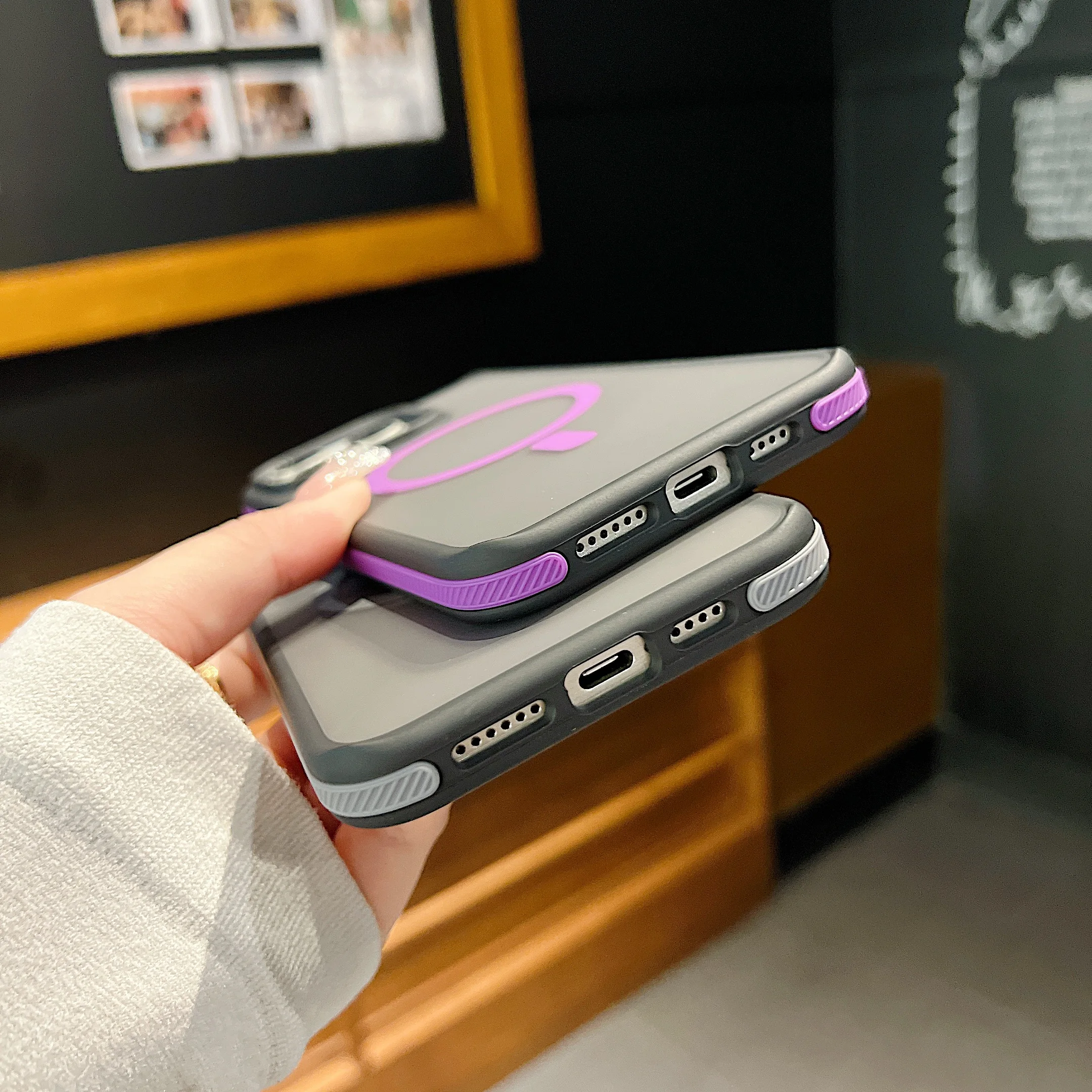 Полупрозрачный матовый магнитный чехол с беспроводной зарядкой для iPhone 16 Pro Max 15 14