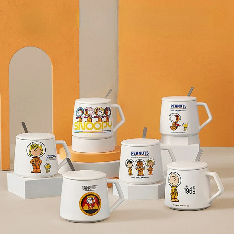 

Кружка Snoopy серия с крышкой, ложка, керамическая чашка, чашка для воды с матовой поверхностью, чашка для кофе, чашка для чая, симпатичные чашки...