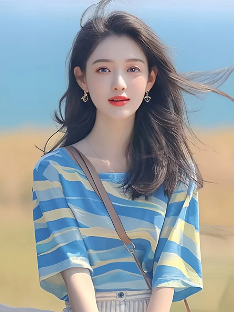 Женская футболка с короткими рукавами и цветущей синей полосой новинка весны 2023