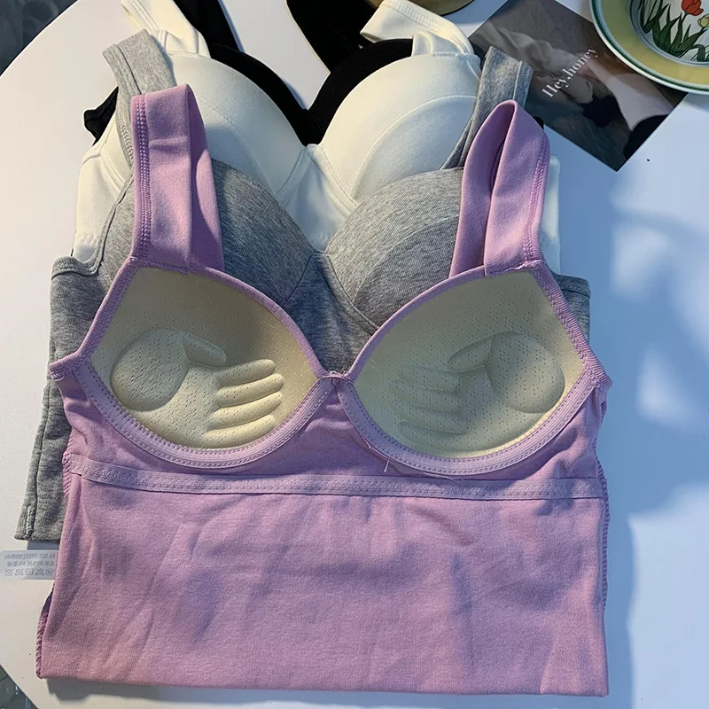 

Женский укороченный топ с чашками пуш-ап и V-образным вырезом