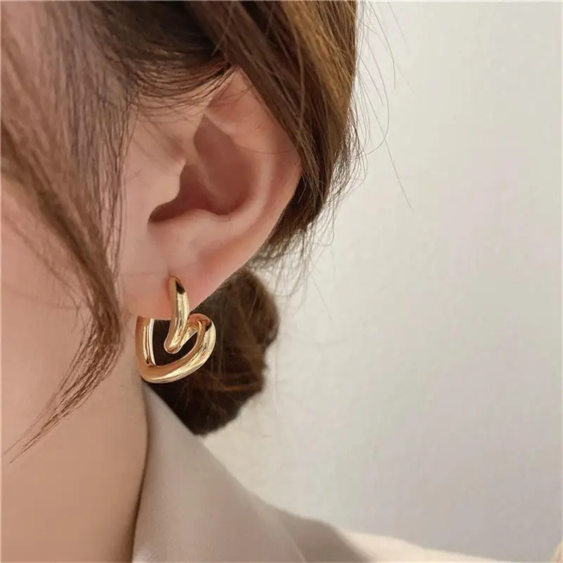 

2022 New Fashion Design Irregular Spiral Metal Heart Drop Earrings Korean Jewelry For Woman Girls Party Gift Simple Accessories