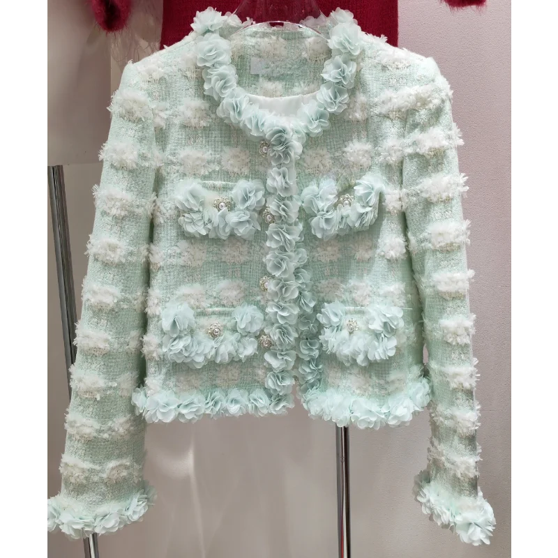 Рисунок 2 - Женское короткое пальто в клетку