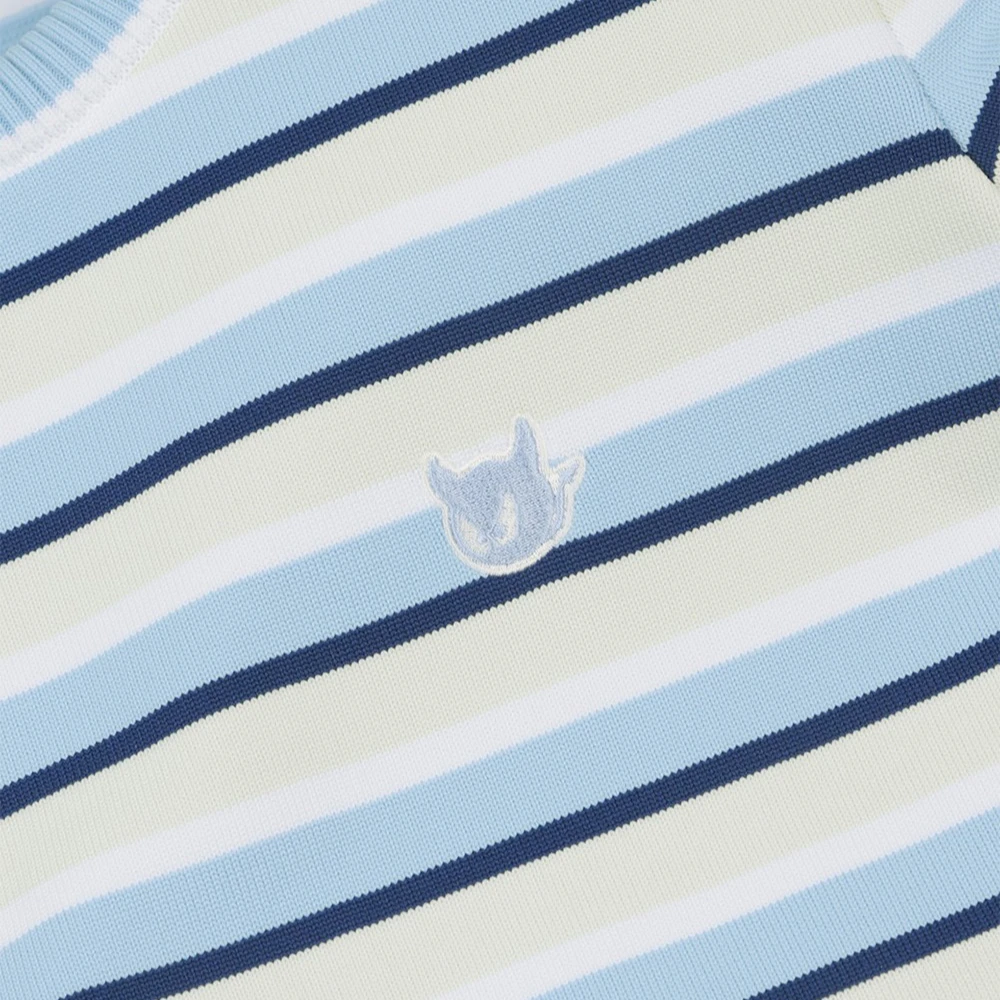 Классический и стильный роскошный женский вязаный свитер на осень. Простой