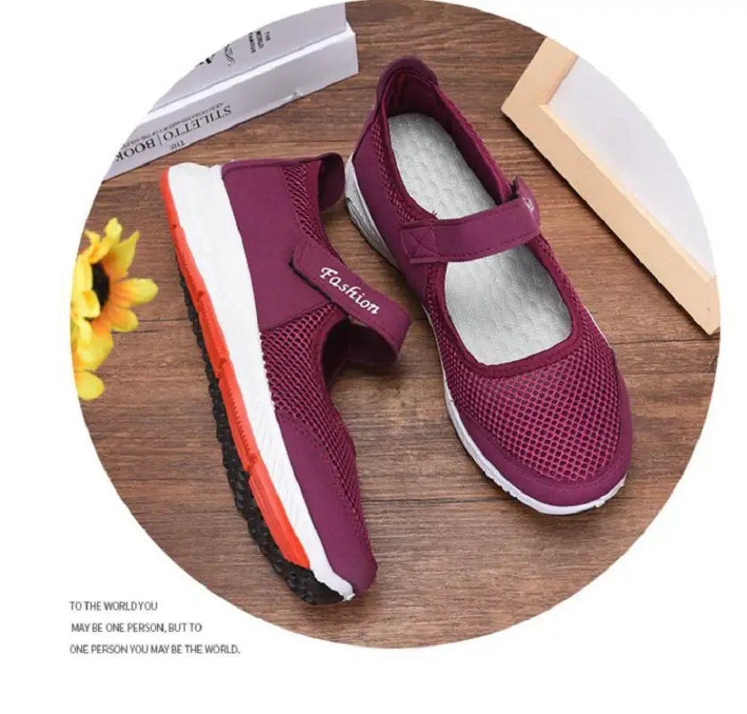 Hot selling elderly shoes summer sandals new hollow mother shoes travel outdoor mesh breathable sports casual shoes flat shoes