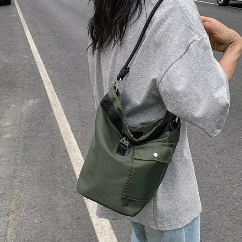 Новые лаконичные нейлоновые универсальные женские сумки на плечо молнии 2024