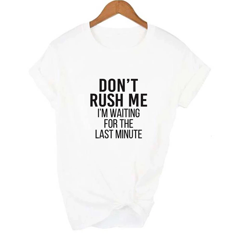 Женская футболка с коротким рукавом круглым вырезом и надписью |