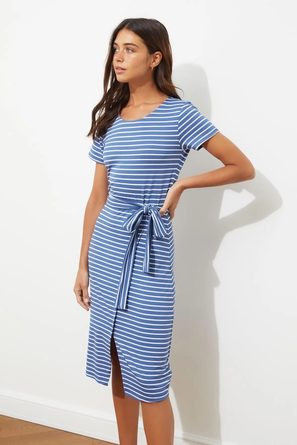 Темно-синее трикотажное платье в полоску | Женская одежда