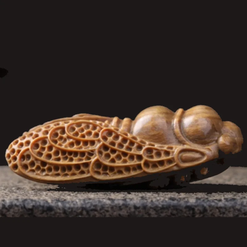 

Фигурка из зеленого сандала Pretty Cicada