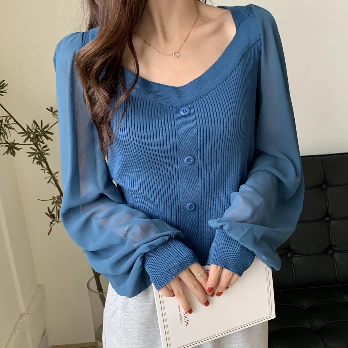 

Женский трикотажный пуловер с V-образным вырезом и длинным рукавом