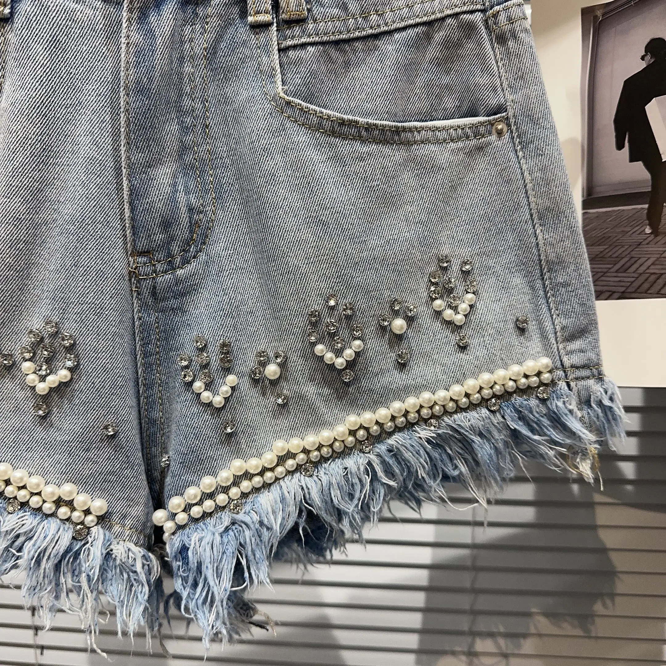 Booty Shorts Female High Waisted Denim Shorts 2023 Summer New Pearl Beaded Raw Edge Distressed Hot Girl Denim Shorts for Women