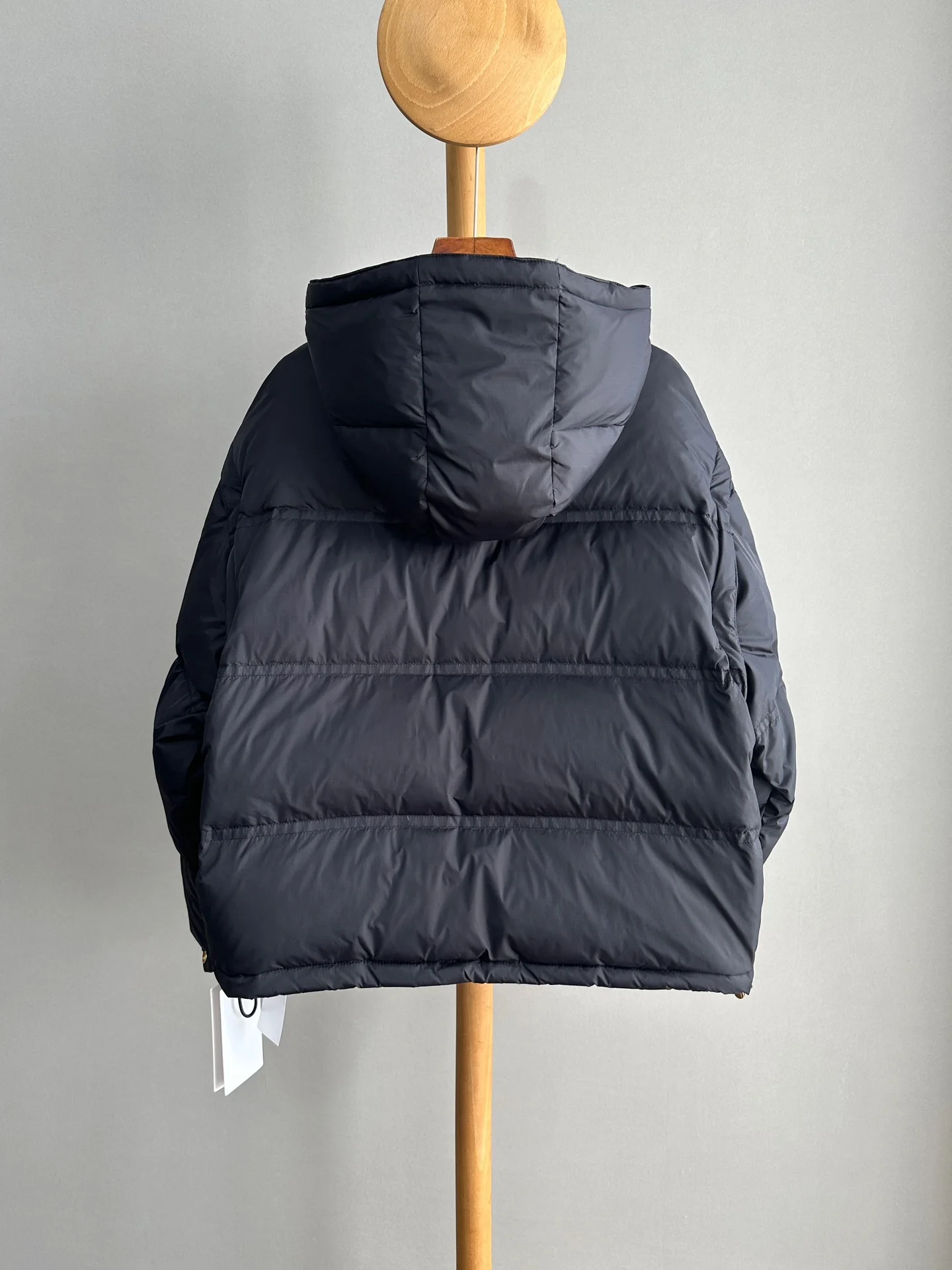 Пуховик, наполненный 90% белым гусиным пухом