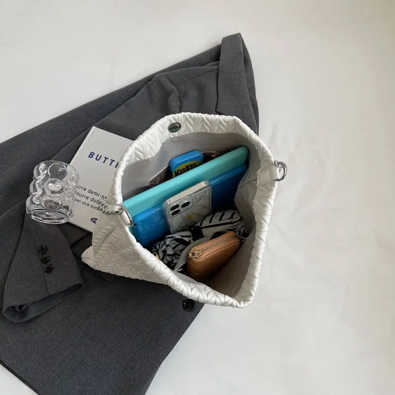 High-end Korean Style Commuter Pleated Bag Women's Large Capacity 2023 Brand New Fashion Fashion Simple Chain Shoulder Bags