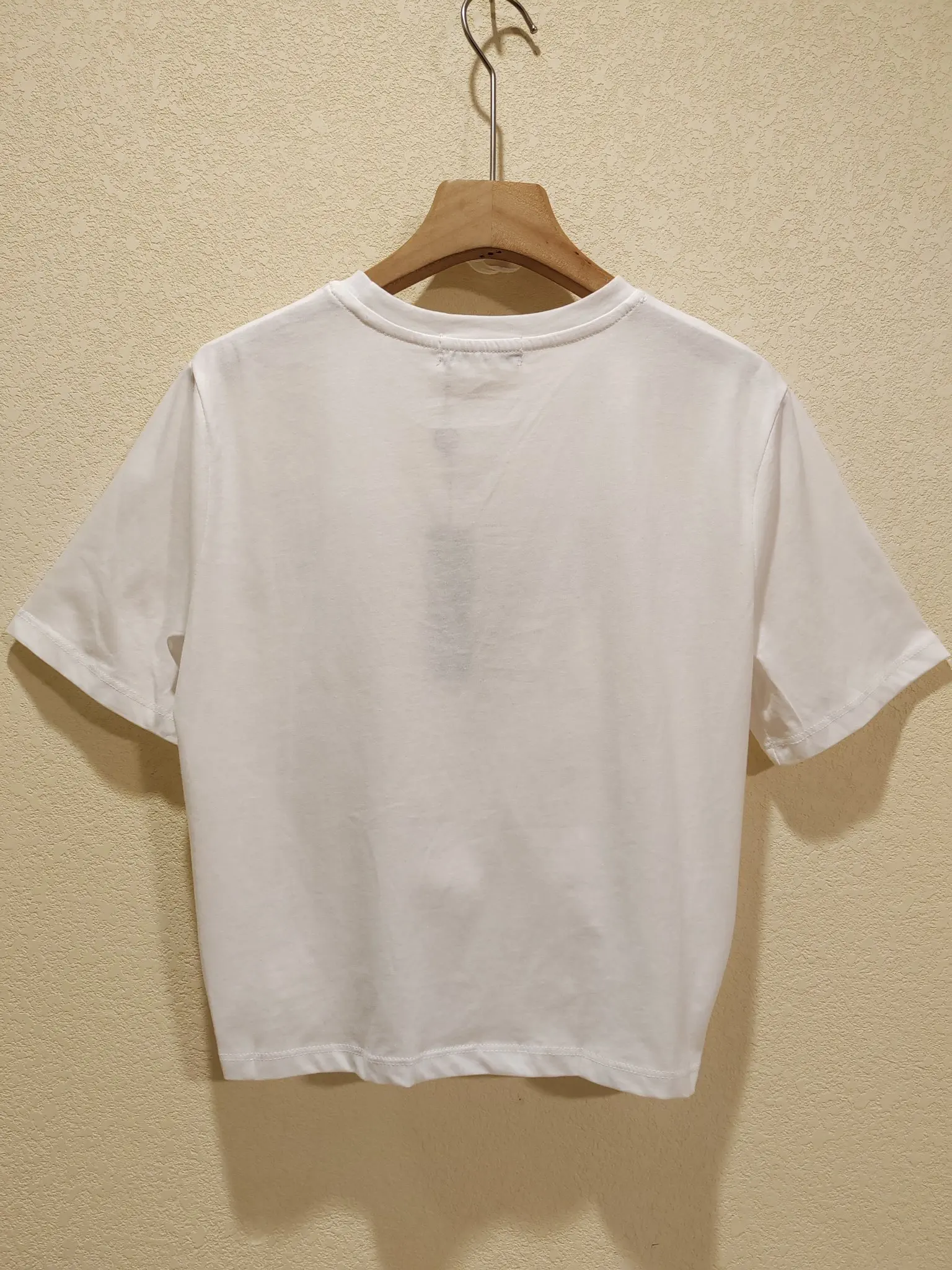 

Женская футболка с коротким рукавом, летний Повседневный Топ с коротким рукавом, с принтом букв и кулоном-булавкой, с коротким поясом, 2023