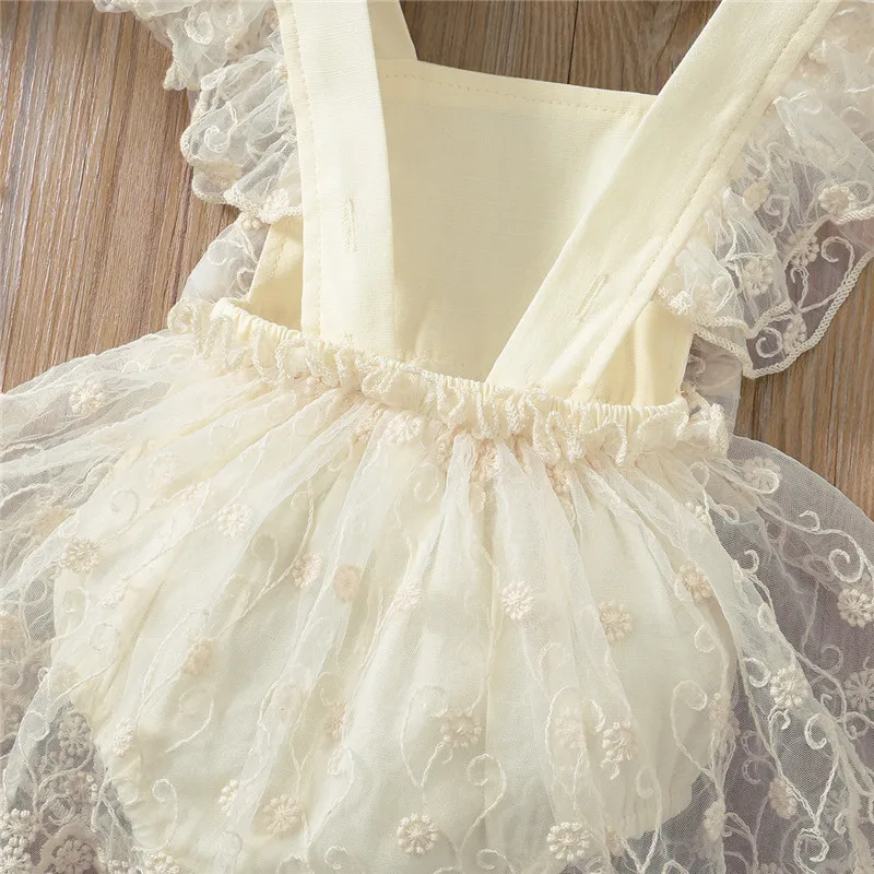 Ромпер для маленьких девочек без рукавов с кружевной вставкой, узором цветов и сладким стилем с бантиком - летняя одежда для праздников и дня рождения.