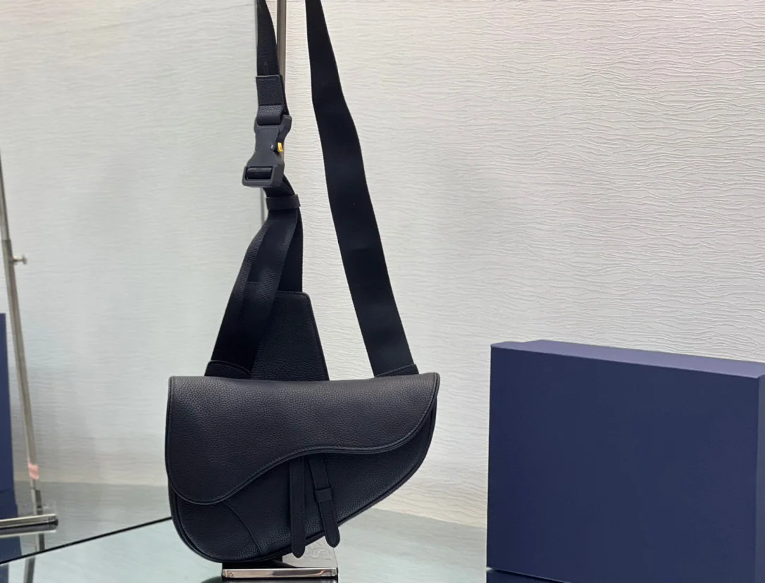 

2023 Men's saddle bag