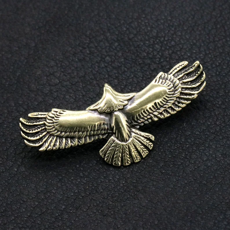 

Motorcycle Club Biker Brooches Pins Metal Brass Badges Copper Fly Eagle Punk Badge For Clothes Jacket Hat Collar Pin Brooch