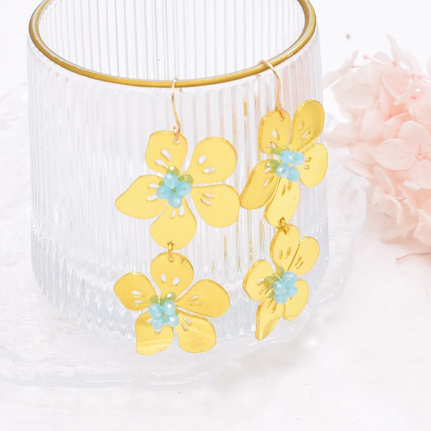 Серьги-гвоздики большого размера с цветами и