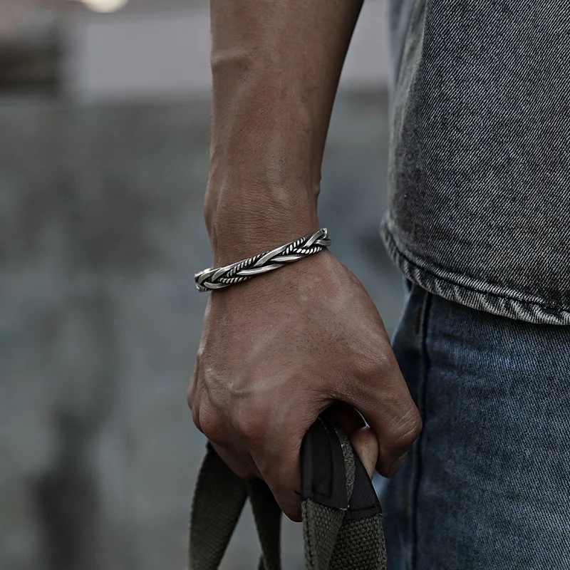 

2023 Vintage Woven Twist Open Bracelet Alloy Plating Bracelet Men's Geometric Made Bracelet Luxury Cross Bracelet