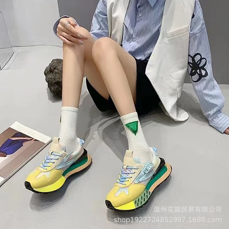 Женские кроссовки на толстой подошве